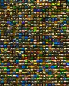 3000 kleine Bilder nebeneinander von Teilnehmer aus dem Projekt The 7th Day.