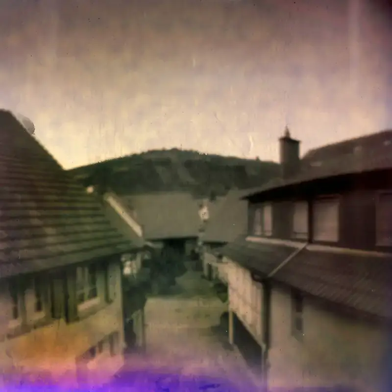 Bild aus dem Kunstprojekt 700 Bilder Weil der Stadt zeigt eine Stadtansicht mit Häusern.